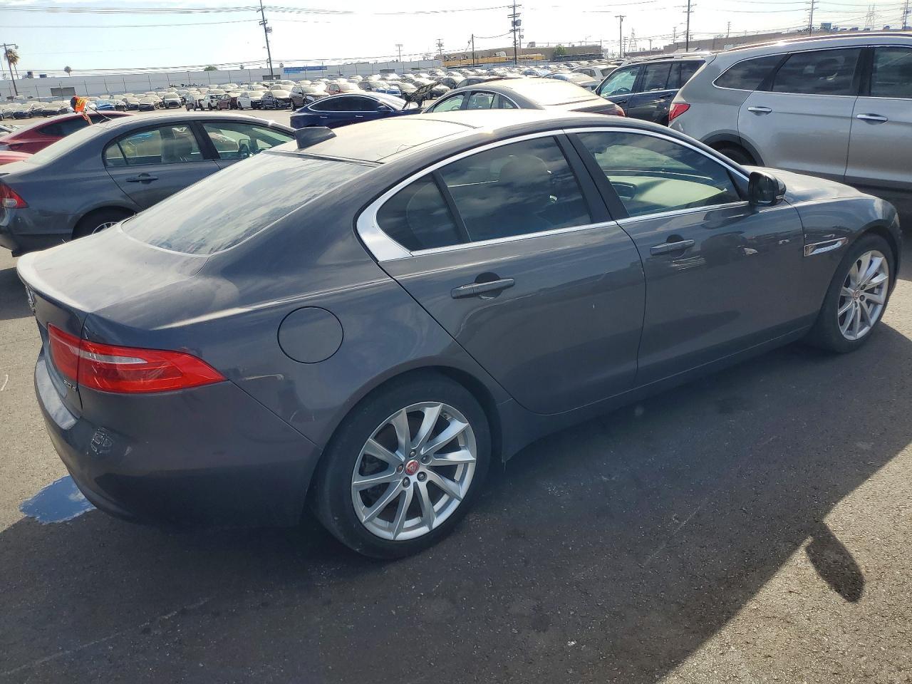 2017 Jaguar Xe Prestige - Image 3