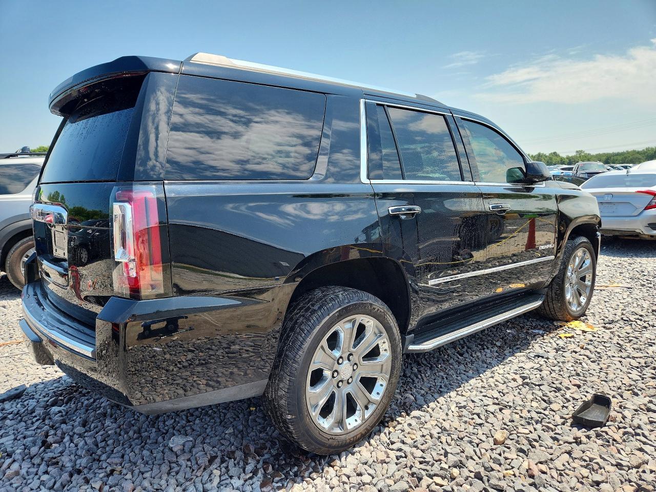 2016 GMC Yukon Denali - Image 3