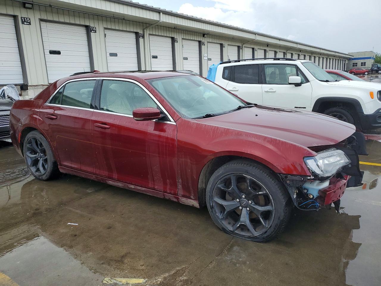 2018 Chrysler 300 Touring - Фото 4