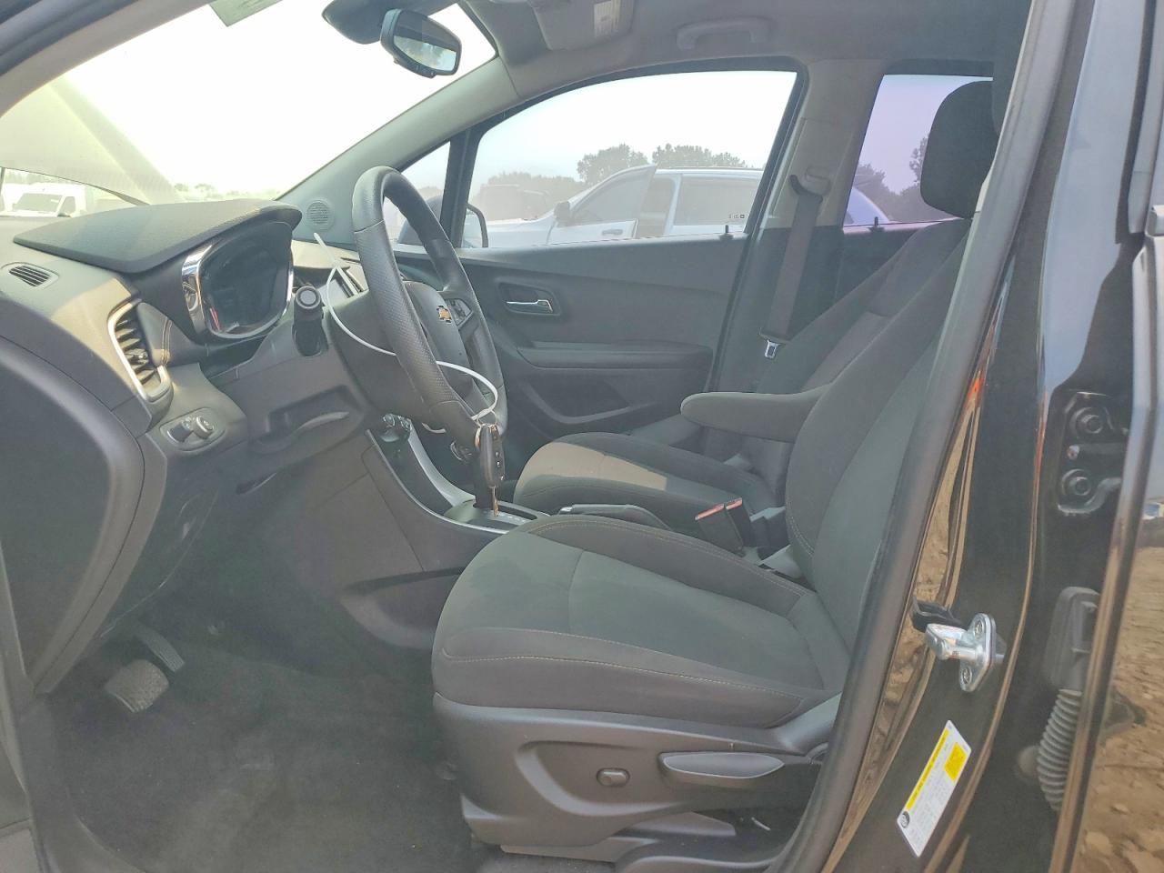 2022 Chevrolet Trax Ls - Image 7