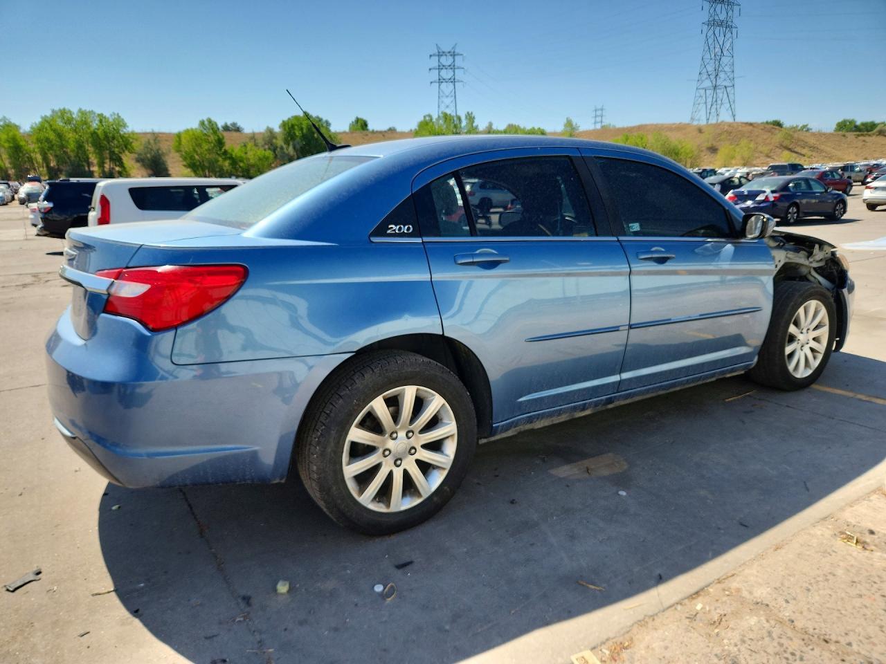 2011 Chrysler 200 Touring - Фото 3