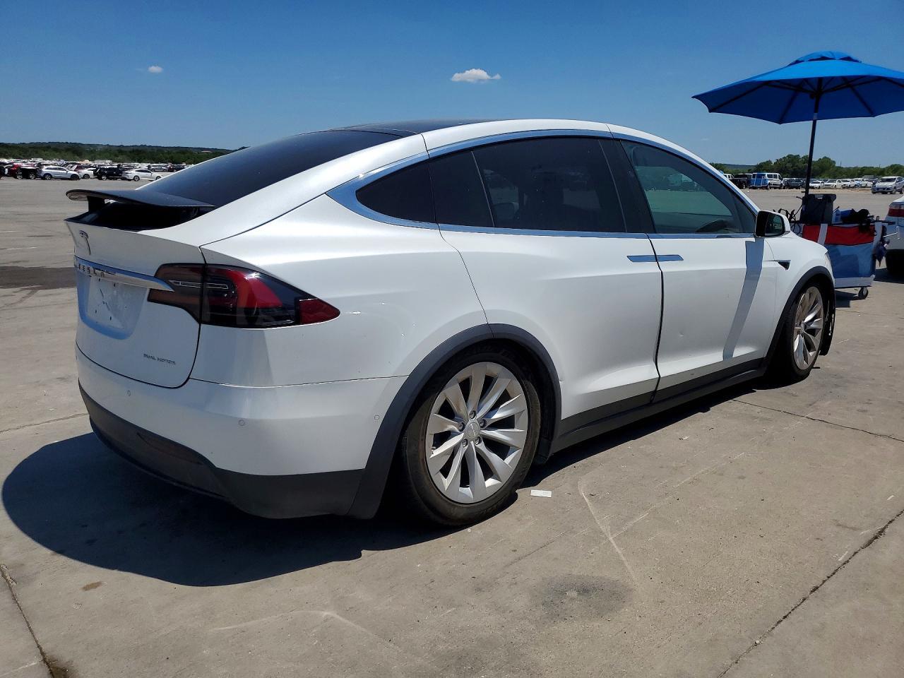 2020 Tesla Model X - Фото 3