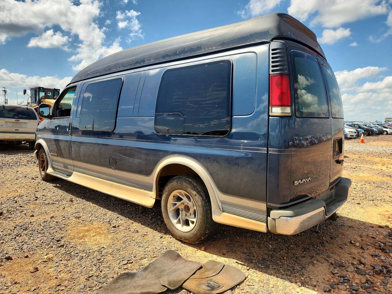 1999 GMC Savana G2500 - Image 2