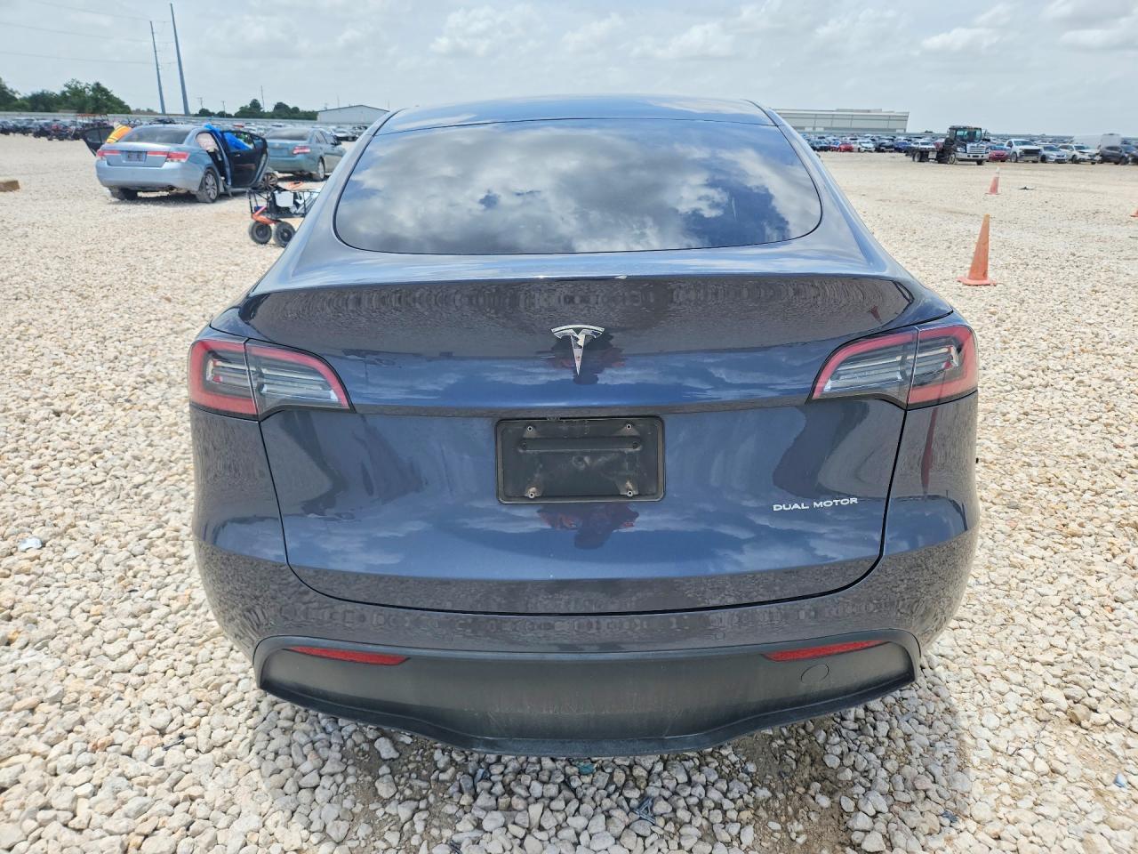 2022 Tesla Model Y - Фото 6