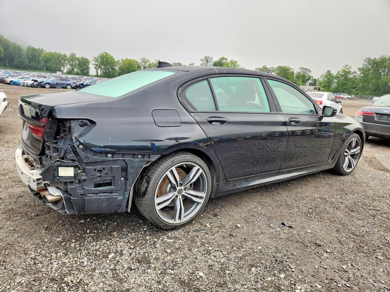 2017 BMW 750 Xi - Фото 3