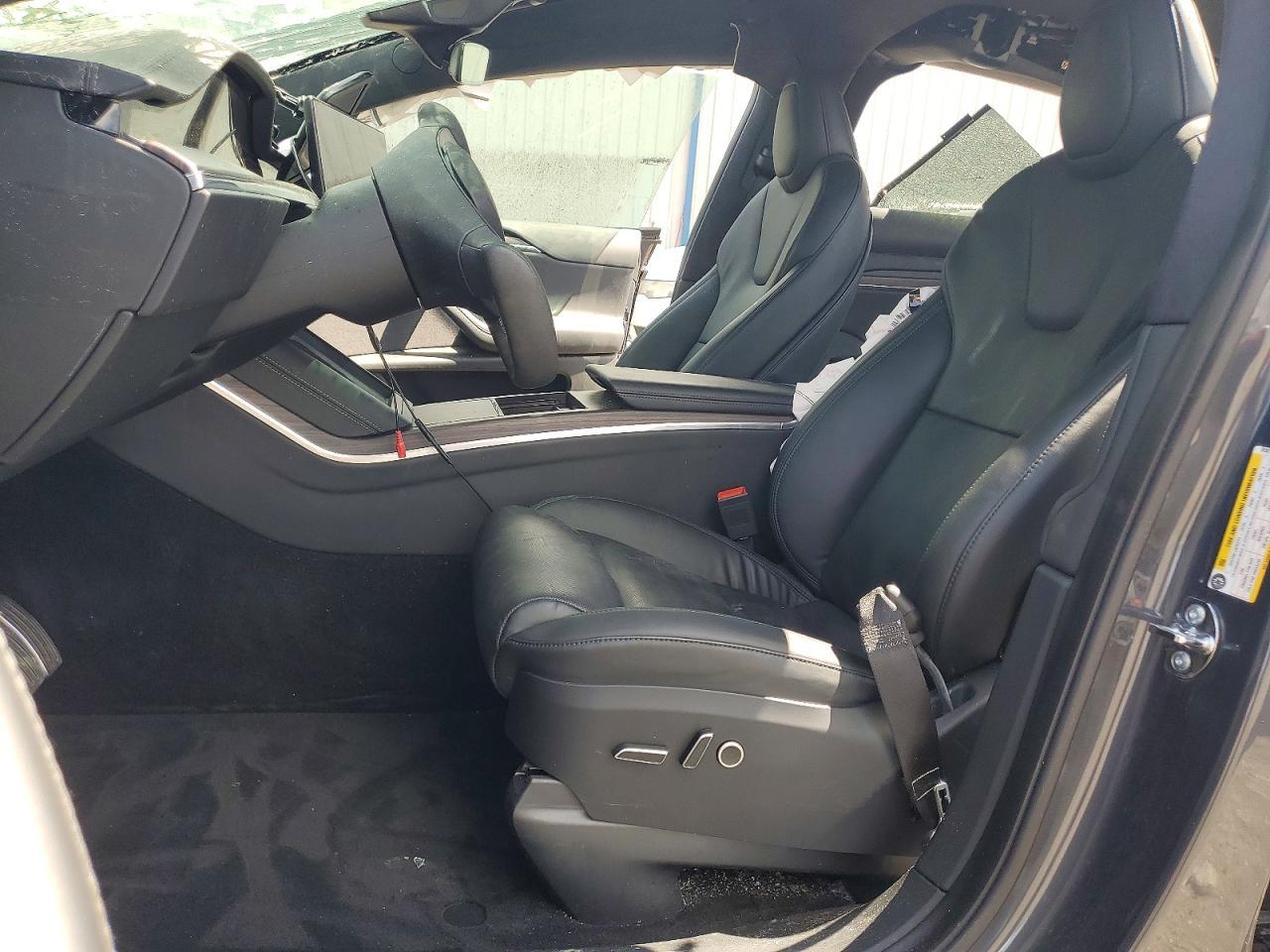 2022 Tesla Model X - Фото 7