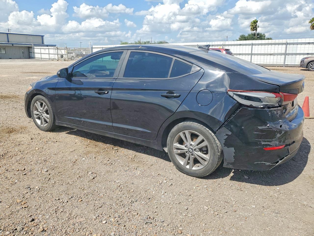 2018 Hyundai Elantra - Фото 2