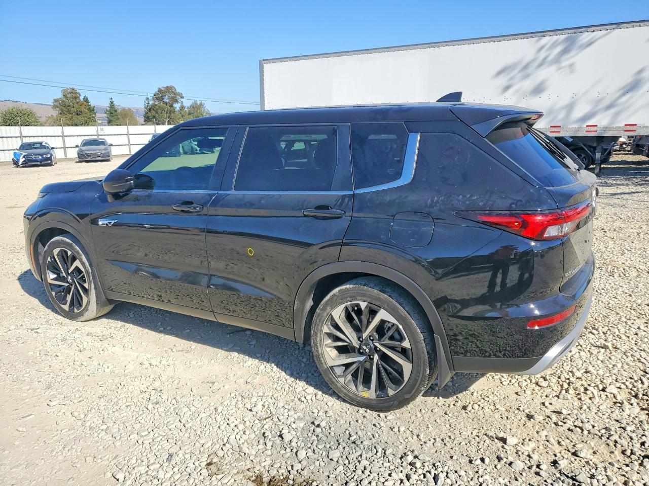 2023 Mitsubishi Outlander Se - Фото 2
