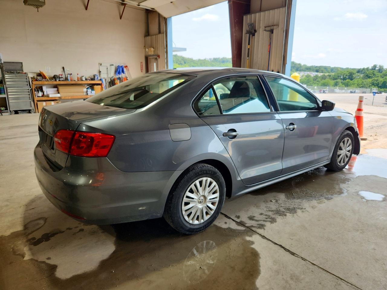 2012 Volkswagen Jetta Base/S - Image 3