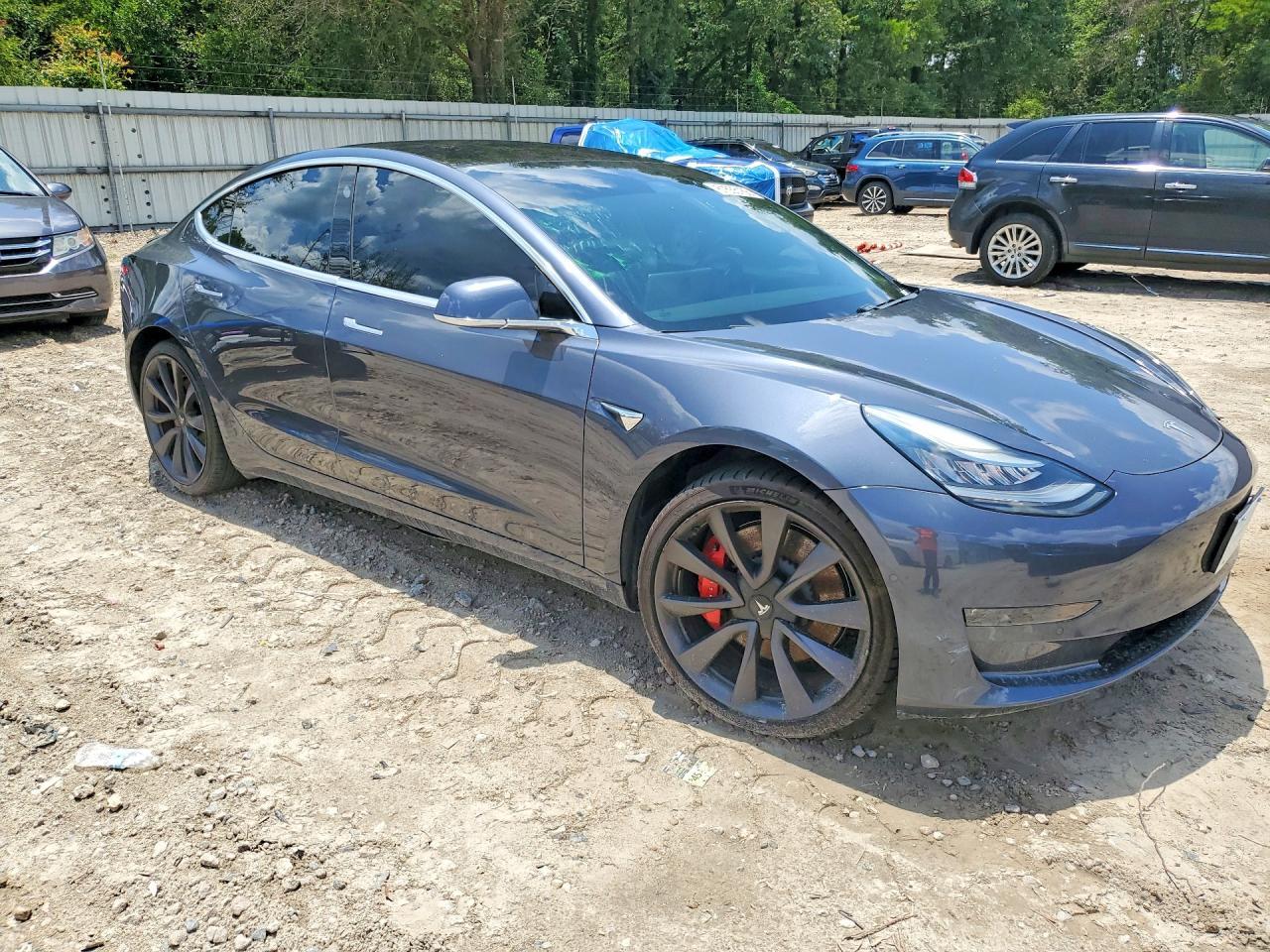 2020 Tesla Model 3 - Фото 4