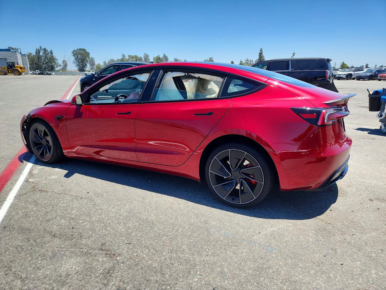 2025 Tesla Model 3 - Фото 2