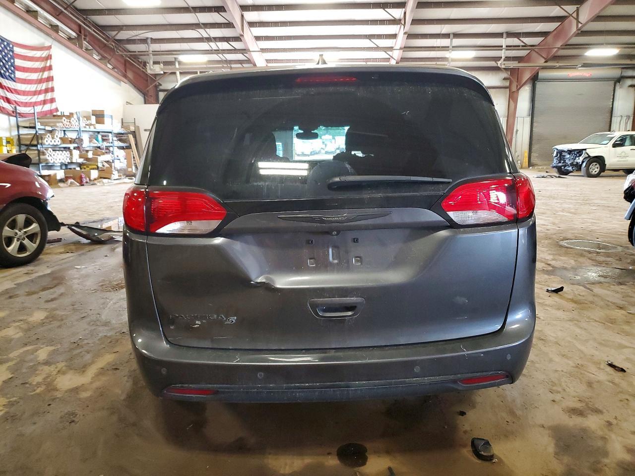 2018 Chrysler Pacifica Touring Plus - Фото 6