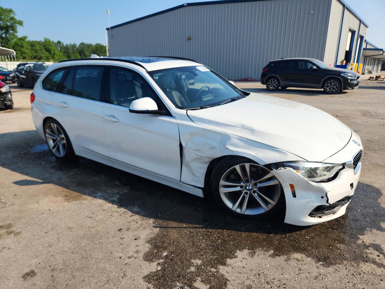 2017 BMW 330 Xi - Image 4