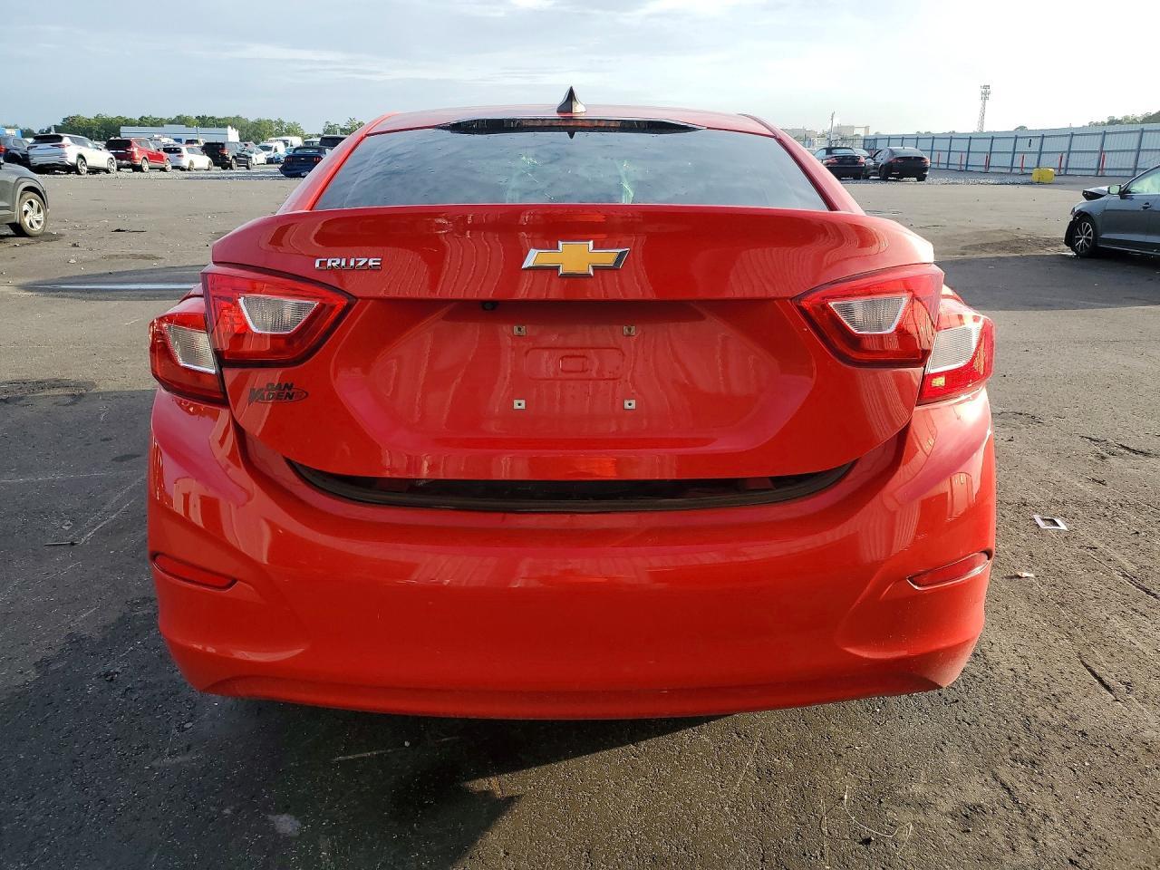 2018 Chevrolet Cruze Ls - Image 6