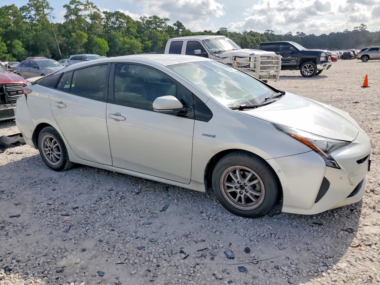 2017 Toyota Prius Two - Фото 4