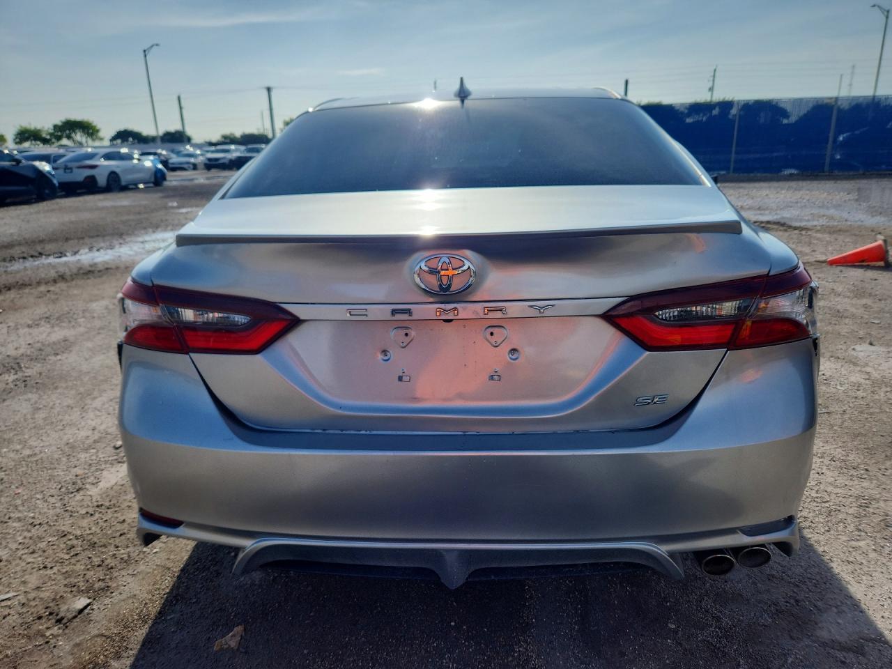 2023 Toyota Camry Se - Image 6