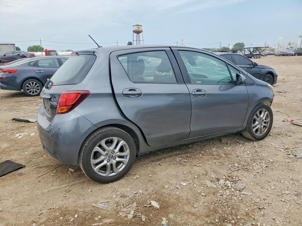 2017 Toyota Yaris 5-Door L - Фото 3