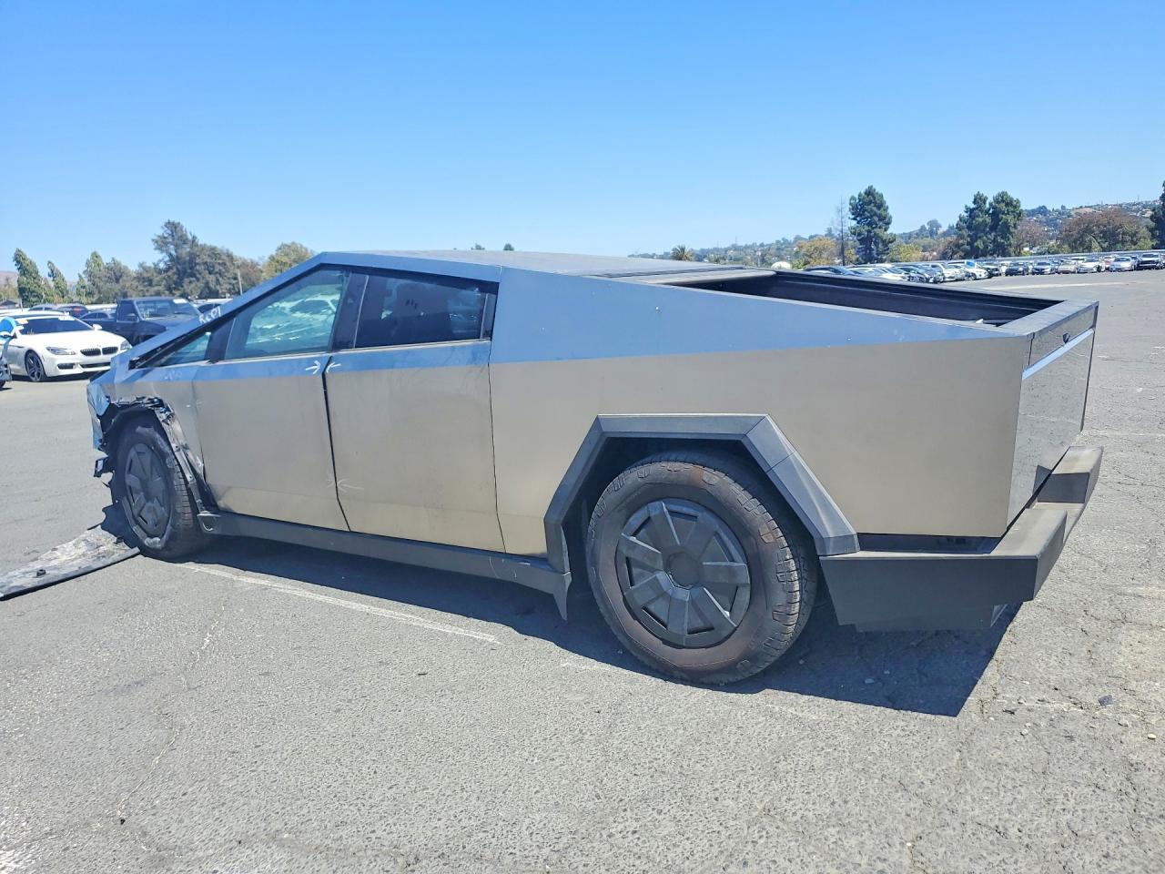 2024 Tesla Cybertruck - Image 2