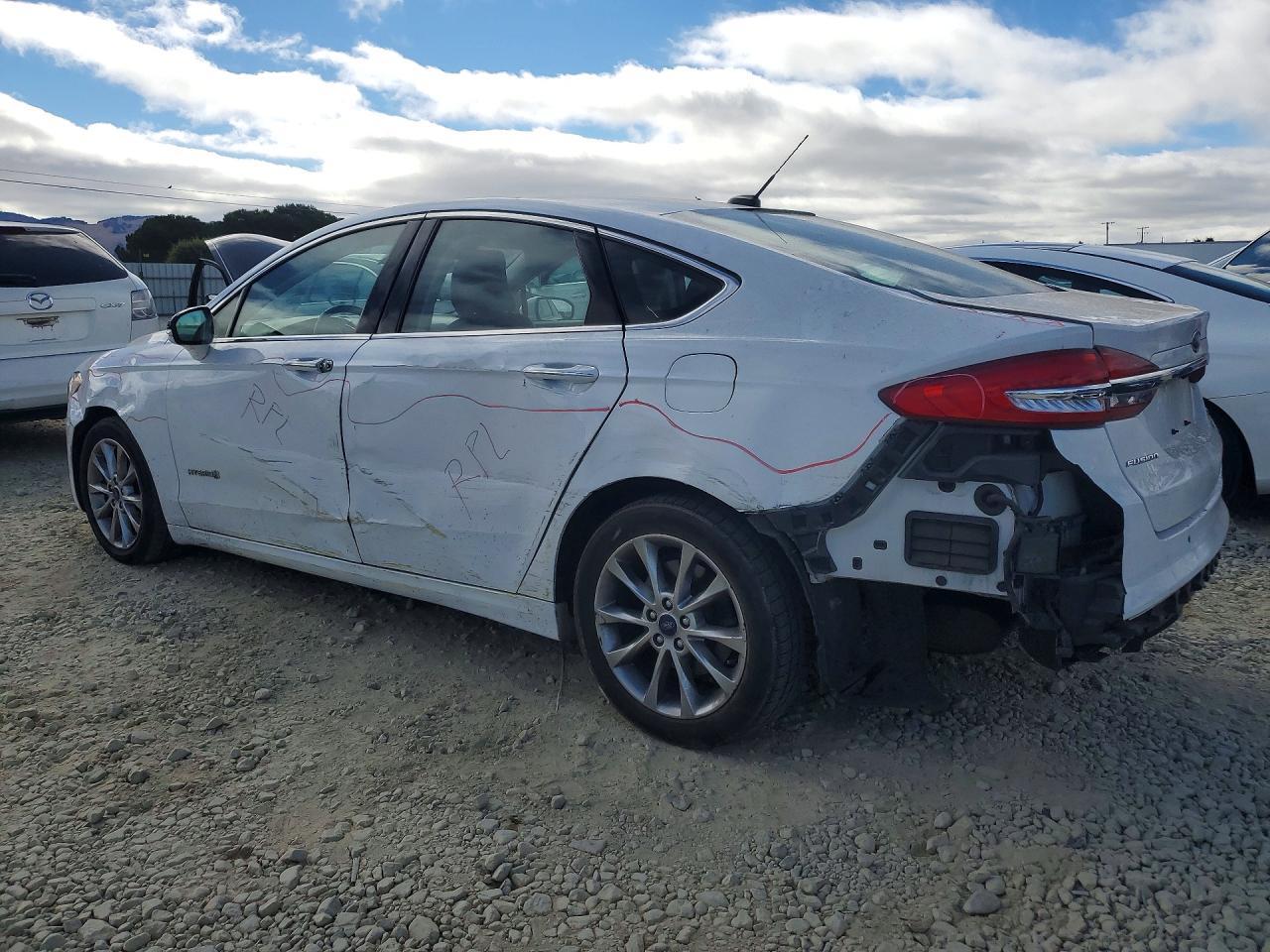 2017 Ford Fusion Se Hybrid - Фото 2