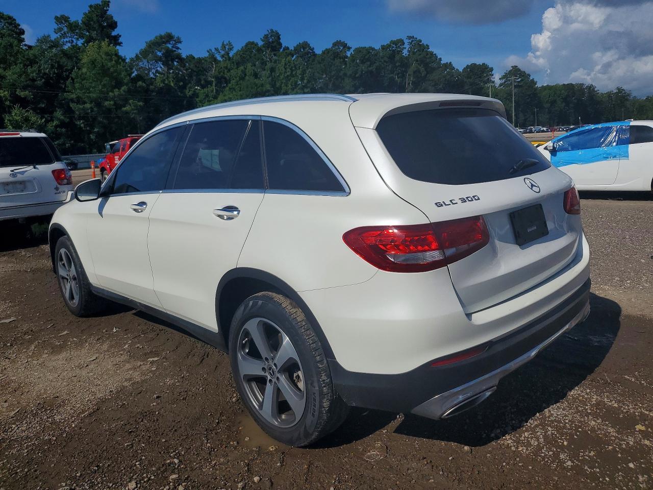 2017 Mercedes-Benz Glc 300 - Фото 2