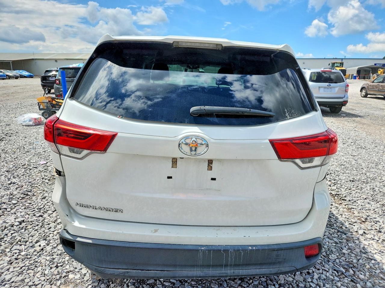 2019 Toyota Highlander Le - Image 6
