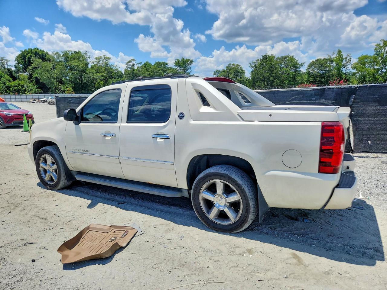2013 Chevrolet Avalanche Ltz - Фото 2