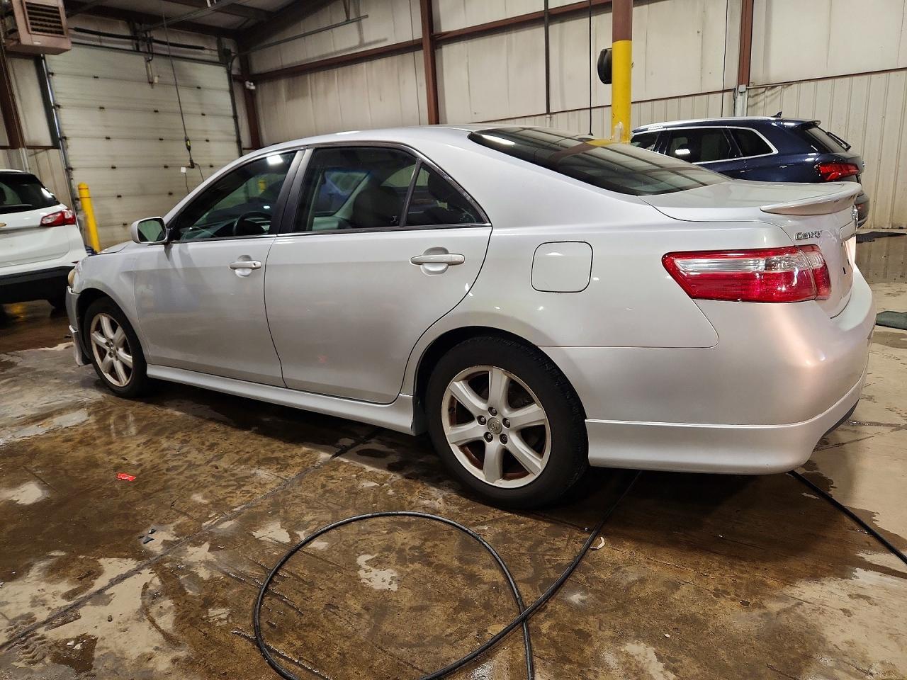 2009 Toyota Camry Se - Фото 2