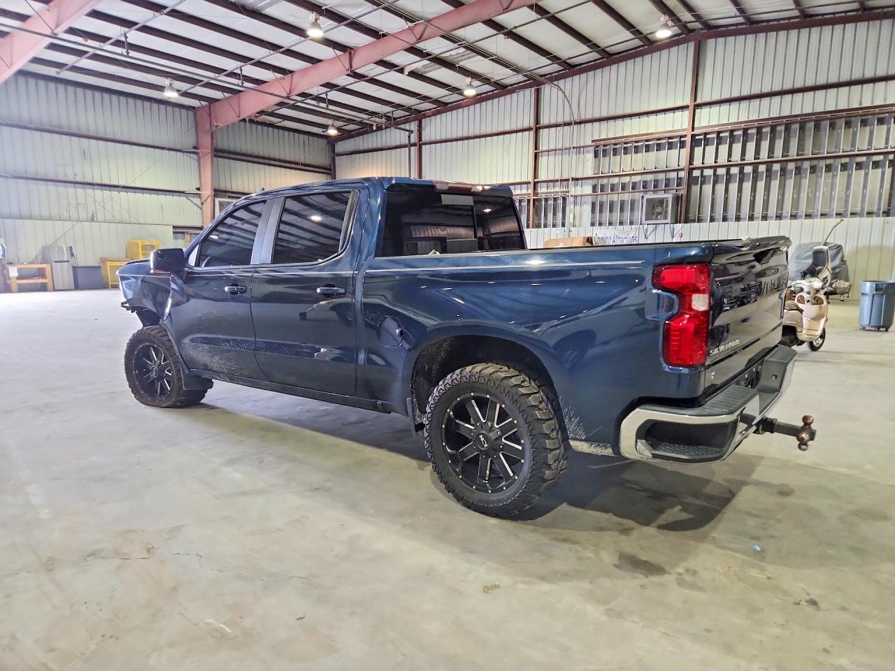 2020 Chevrolet Silverado K1500 Lt - Image 2