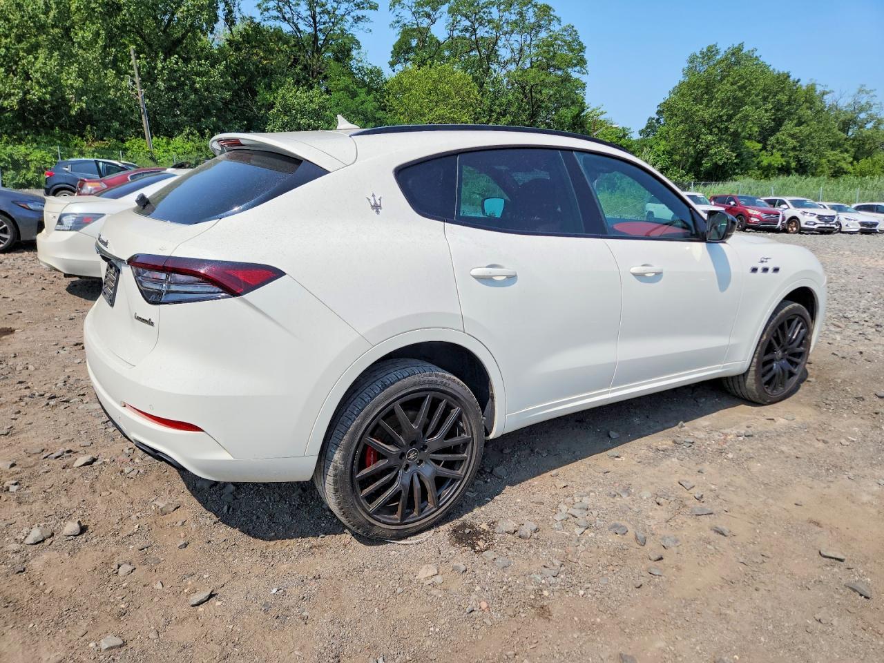 2022 Maserati Levante Base - Image 3