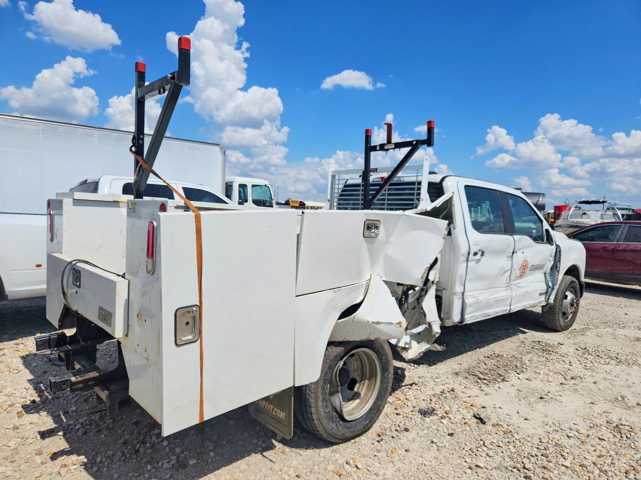 2024 Ford F350 Super Duty - Фото 3