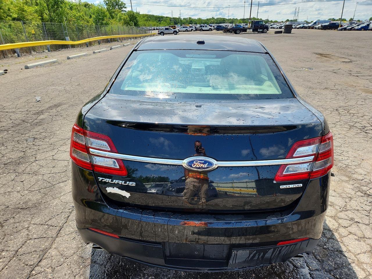 2016 Ford Taurus Se - Image 6