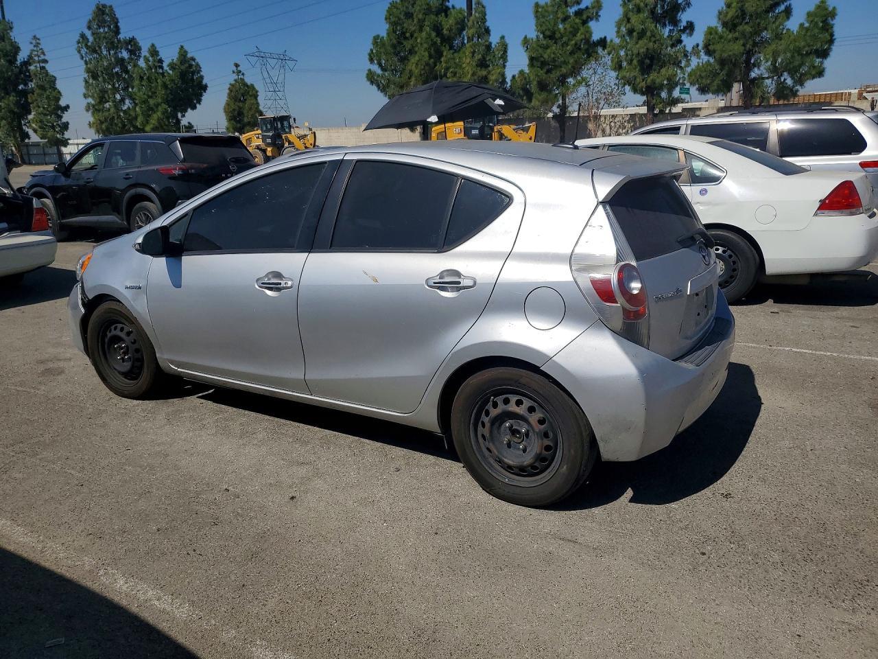 2012 Toyota Prius C Three - Фото 2