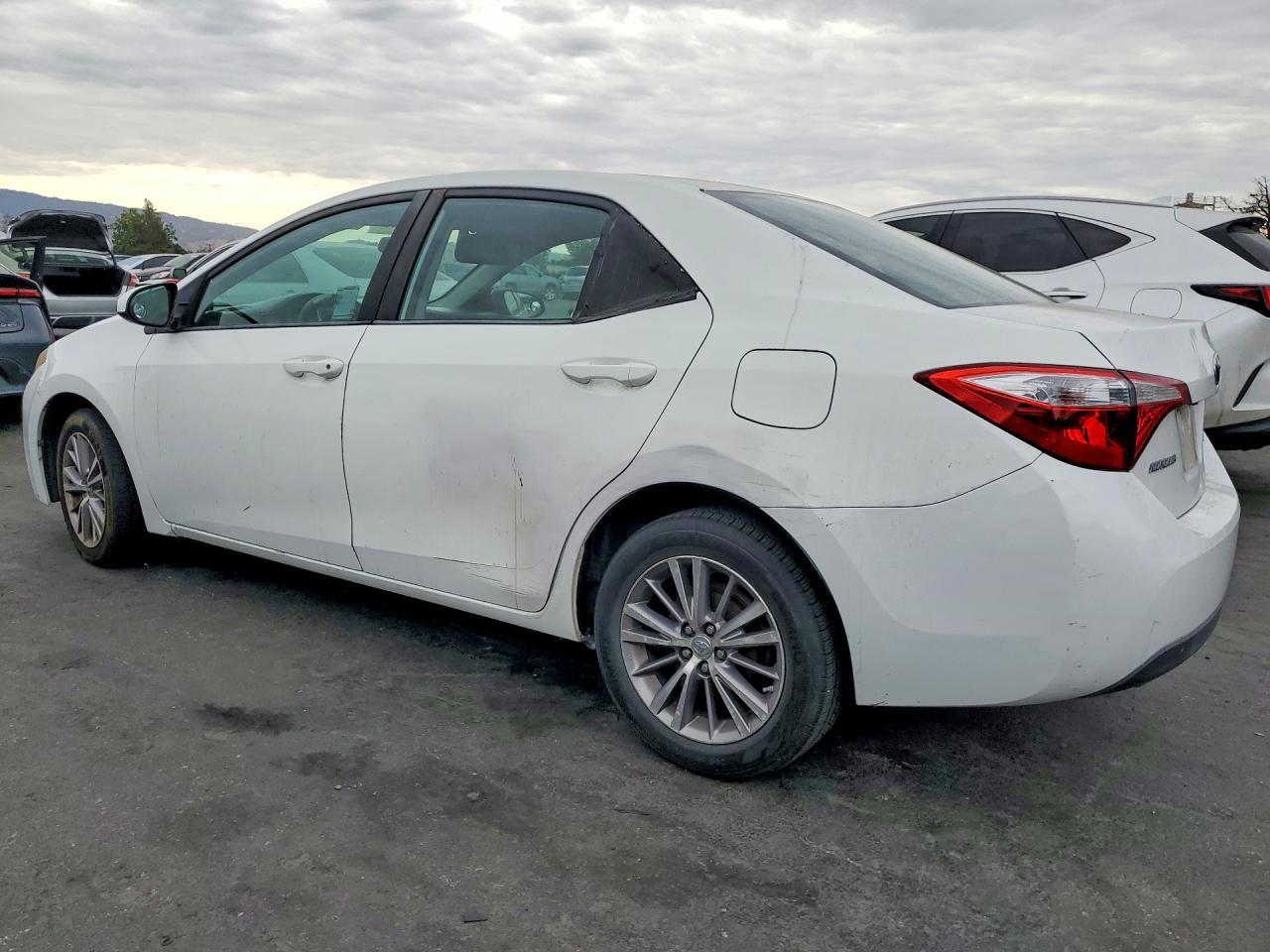 2015 Toyota Corolla Le Plus - Image 2