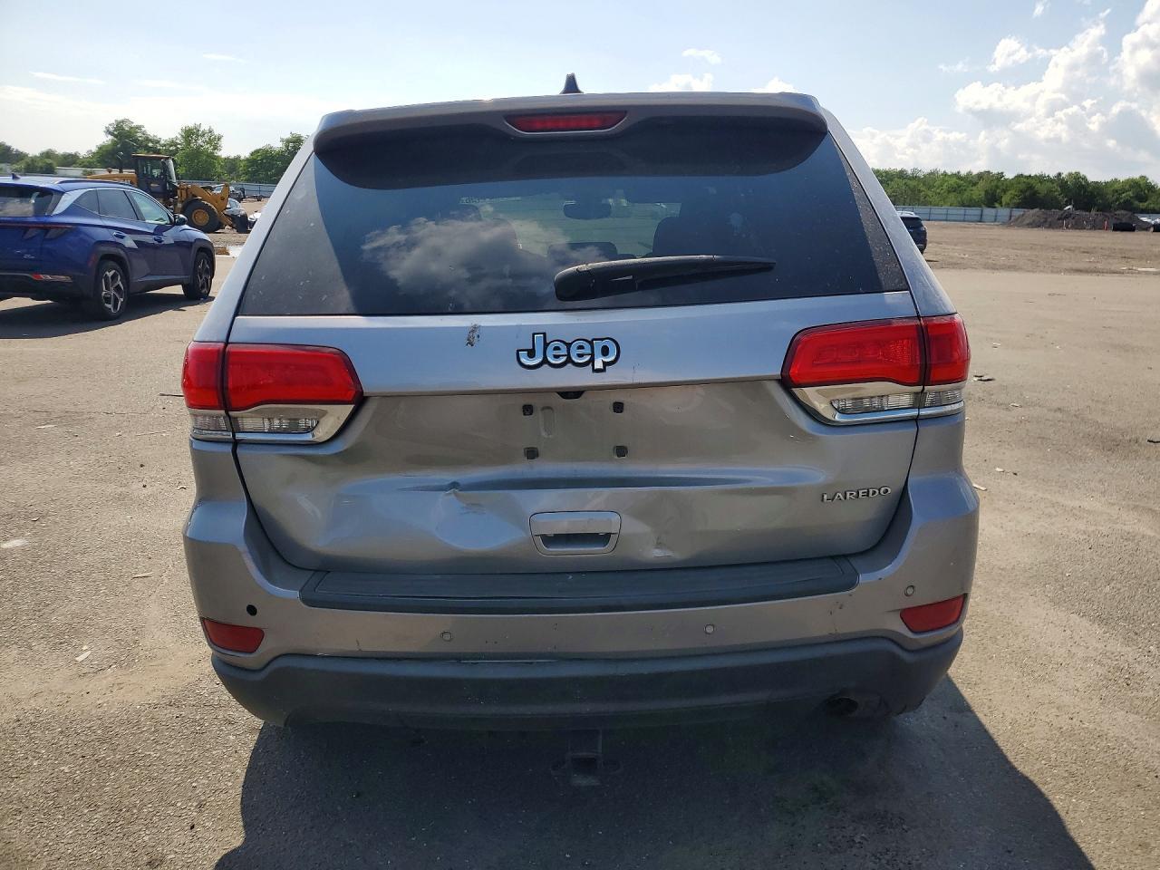 2017 Jeep Grand Cherokee Laredo - Image 6