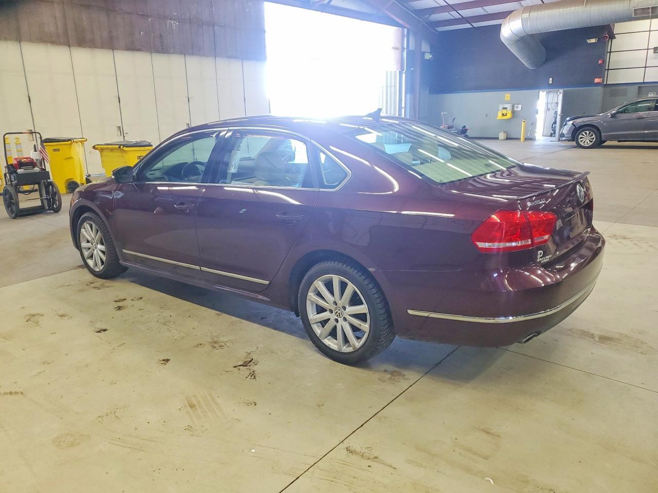 2013 Volkswagen Passat Sel - Фото 2