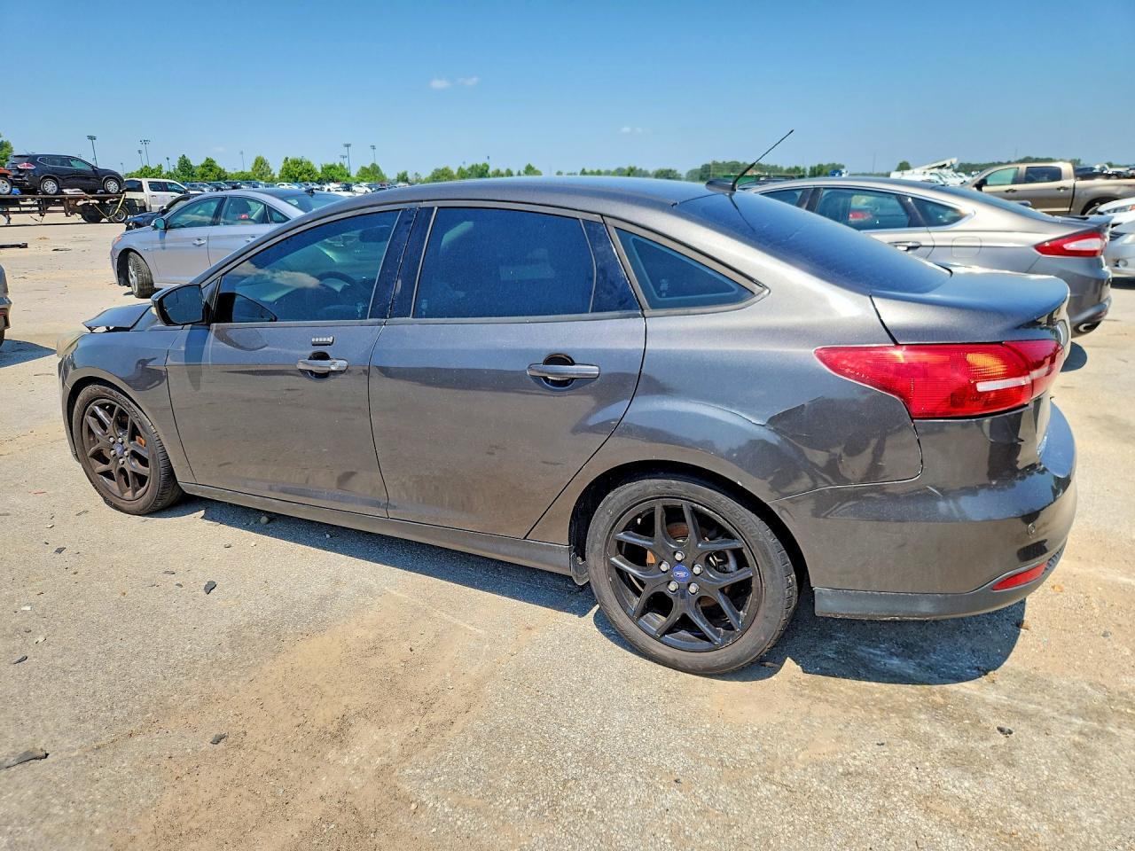 2016 Ford Focus Se - Image 2