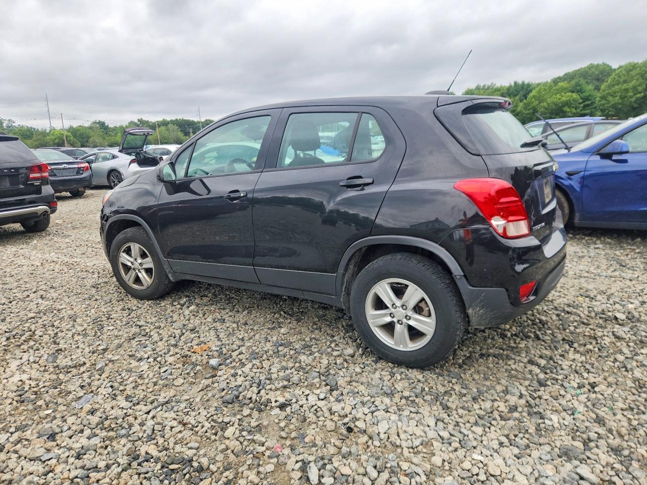 2018 Chevrolet Trax Ls - Image 2