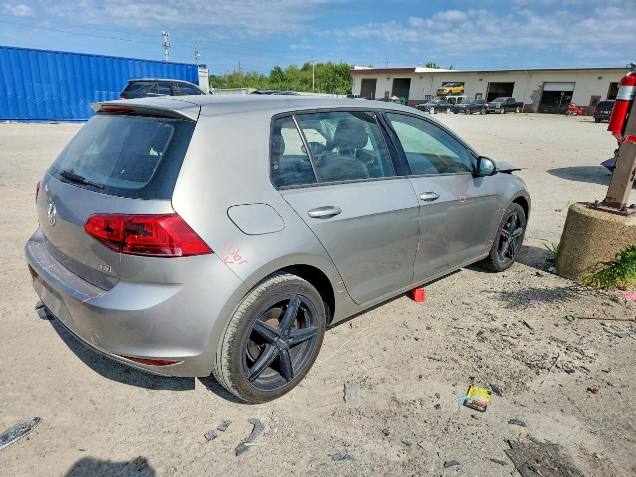2015 Volkswagen Golf - Image 3