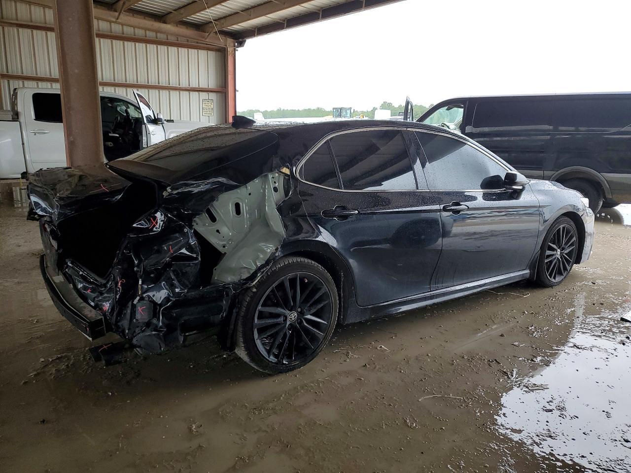 2022 Toyota Camry Xse - Фото 3