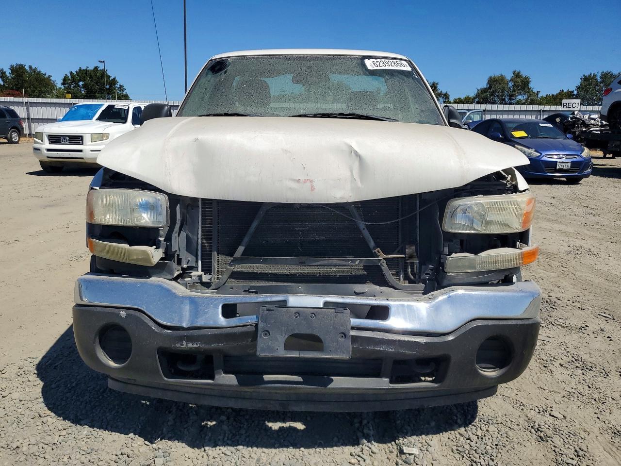 2005 GMC New Sierra C1500 - Image 5