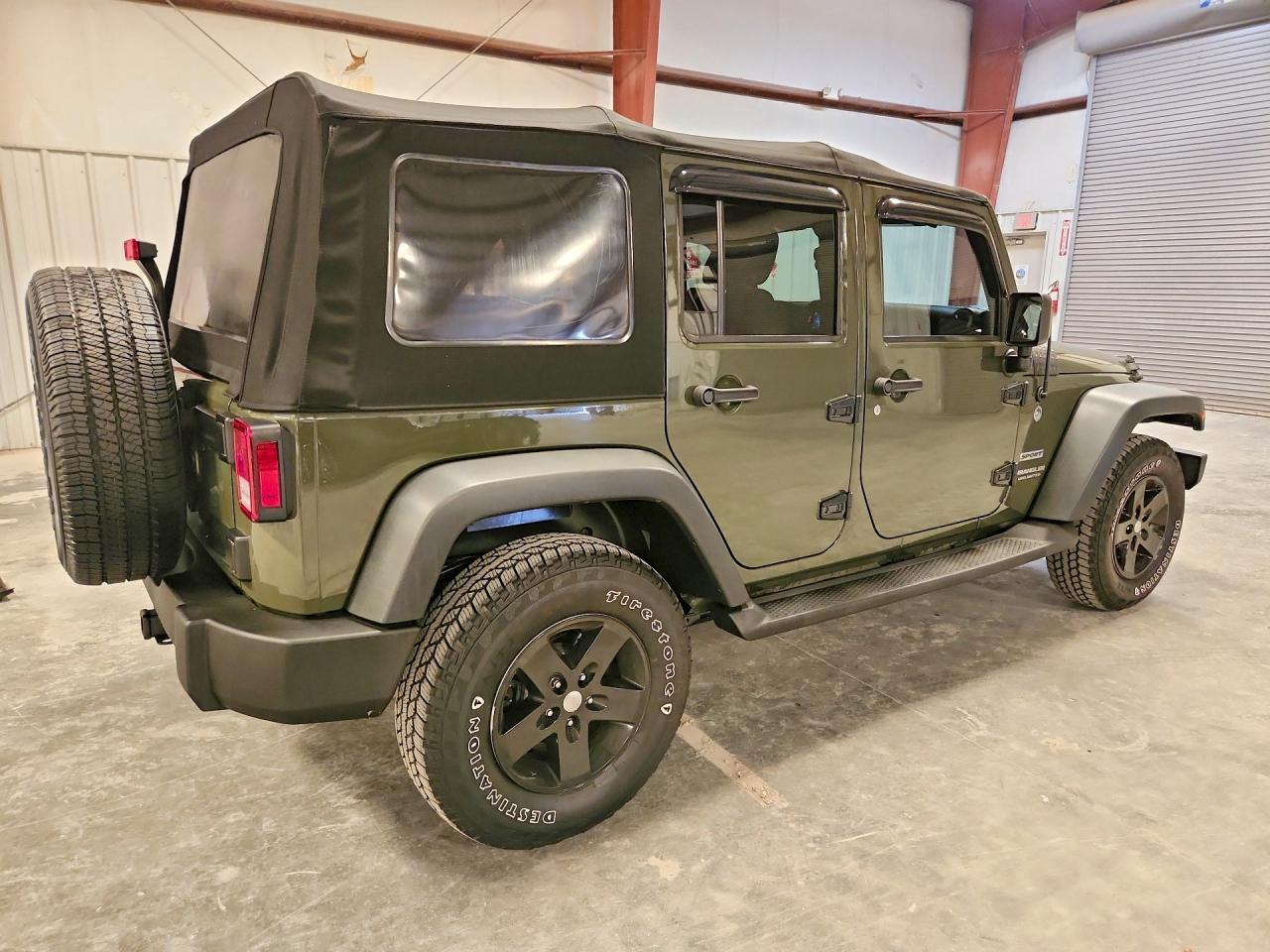 2015 Jeep Wrangler Unlimited Sport - Image 3