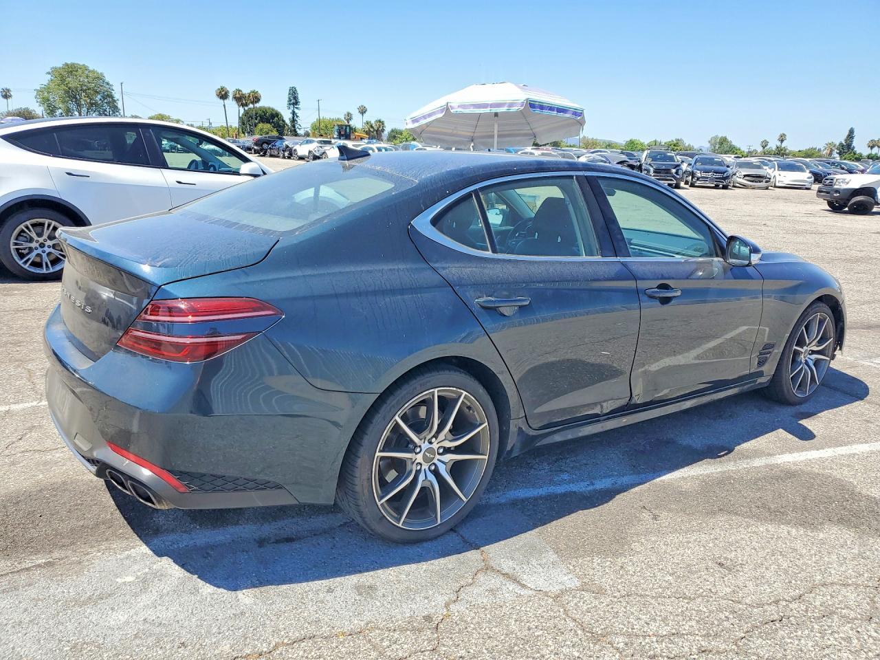 2022 Genesis G70 2.0T - Фото 3