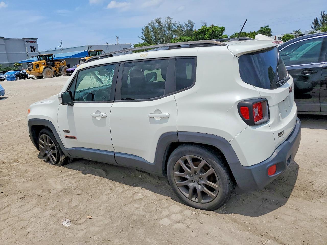 2016 Jeep Renegade Latitude - Фото 2