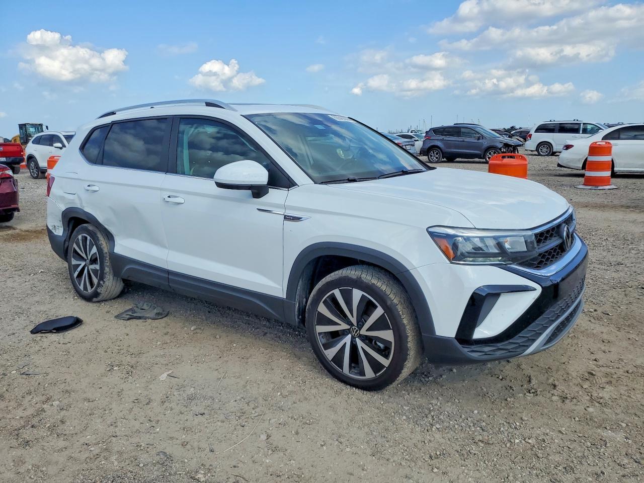 2024 Volkswagen Taos Se - Фото 4
