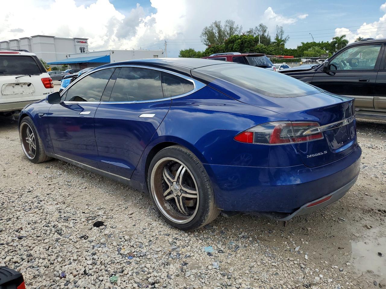 2016 Tesla Model S - Image 2