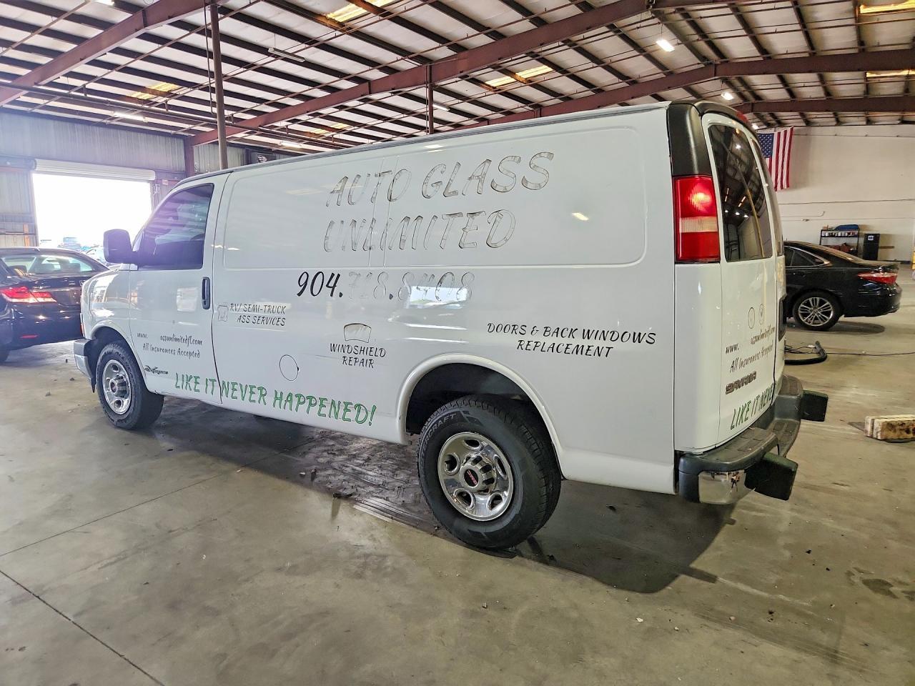 2017 GMC Savana G2500 - Фото 2