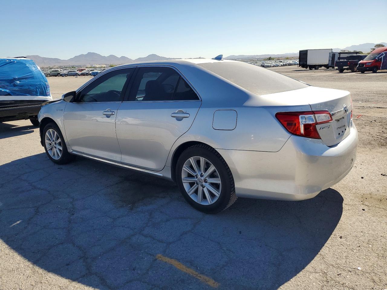 2012 Toyota Camry Hybrid Xle - Фото 2
