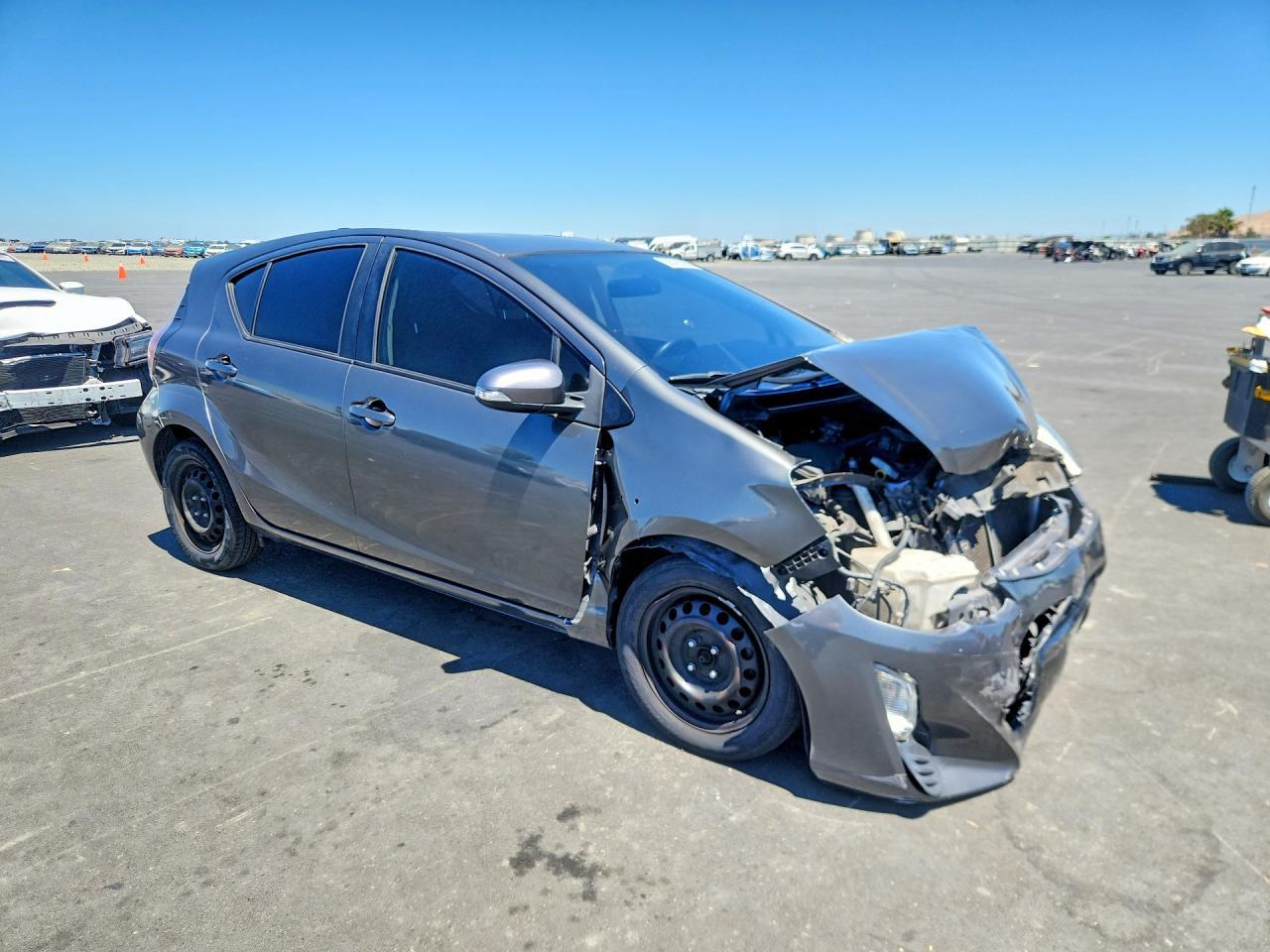 2016 Toyota Prius C Two - Image 4