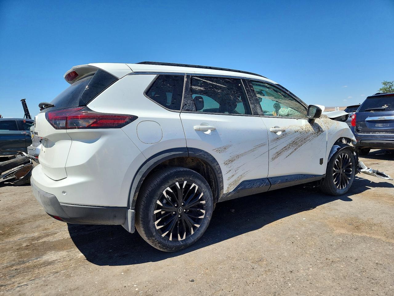2026 Nissan Rogue Dark Armor - Image 3