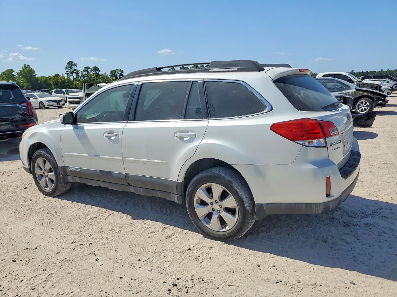 2012 Subaru Outback 2.5I - Image 2